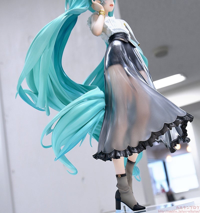 GSC x Rella插图《初音未来》NT风私服Ver. 即将开订